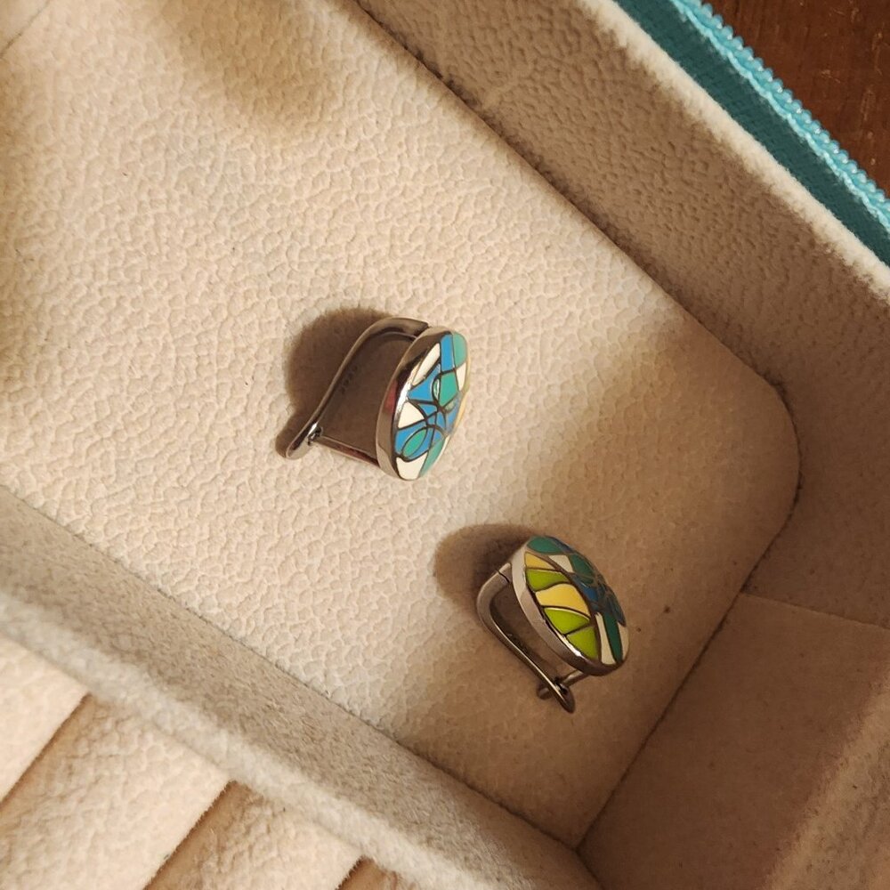 Earings - Picture 2 of 3